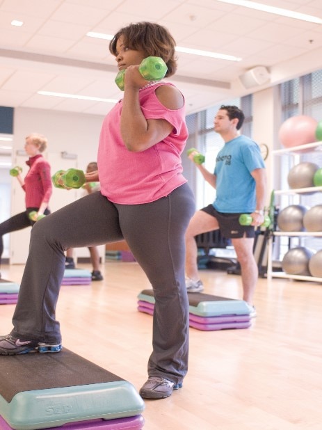 El yoga ayuda a reducir los índices de obesidad en mujeres jóvenes